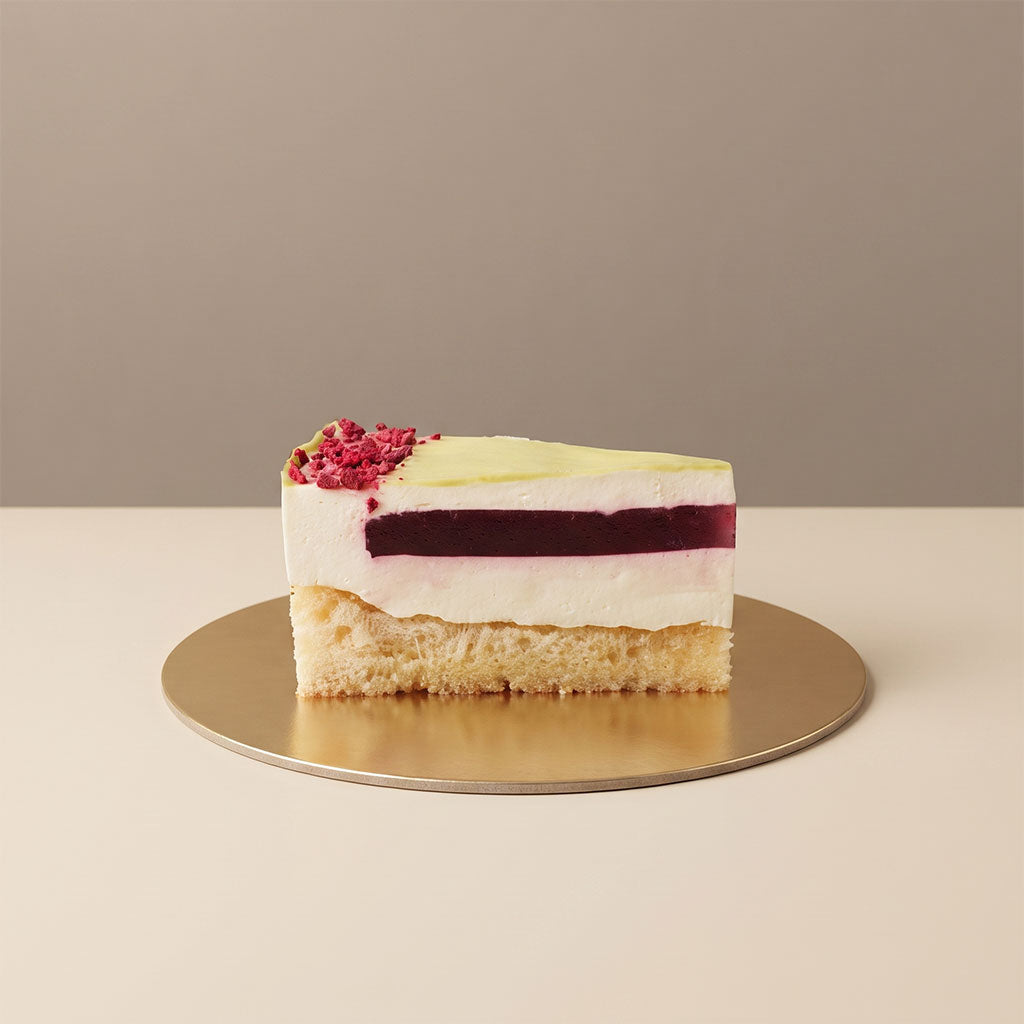 Pisztáciás málnamousse tortaszelet